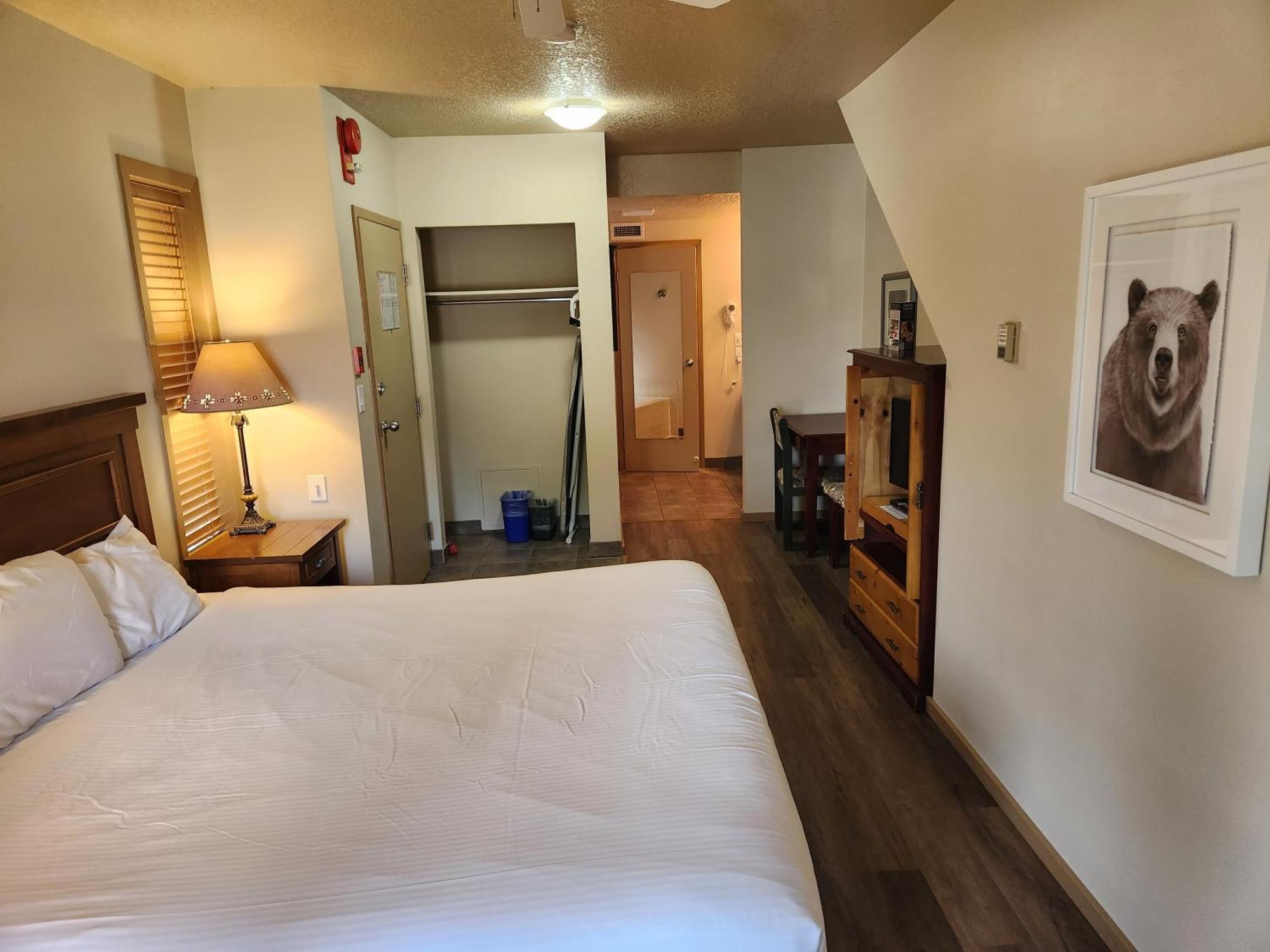 Lakes Hotel Waterton Park