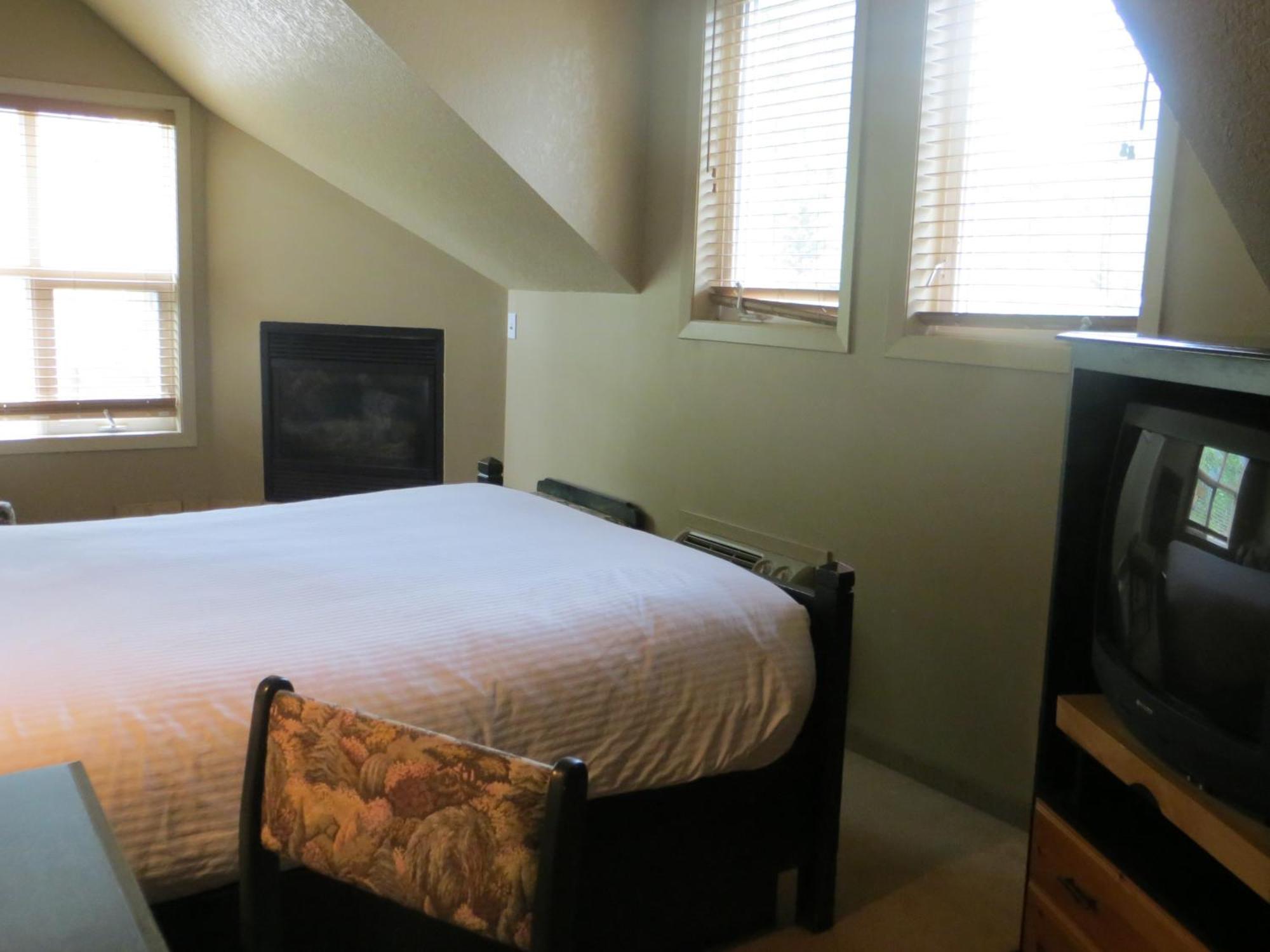 Lakes Hotel Waterton Park