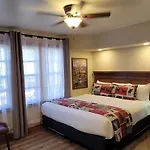 Crandell Mountain Lodge
