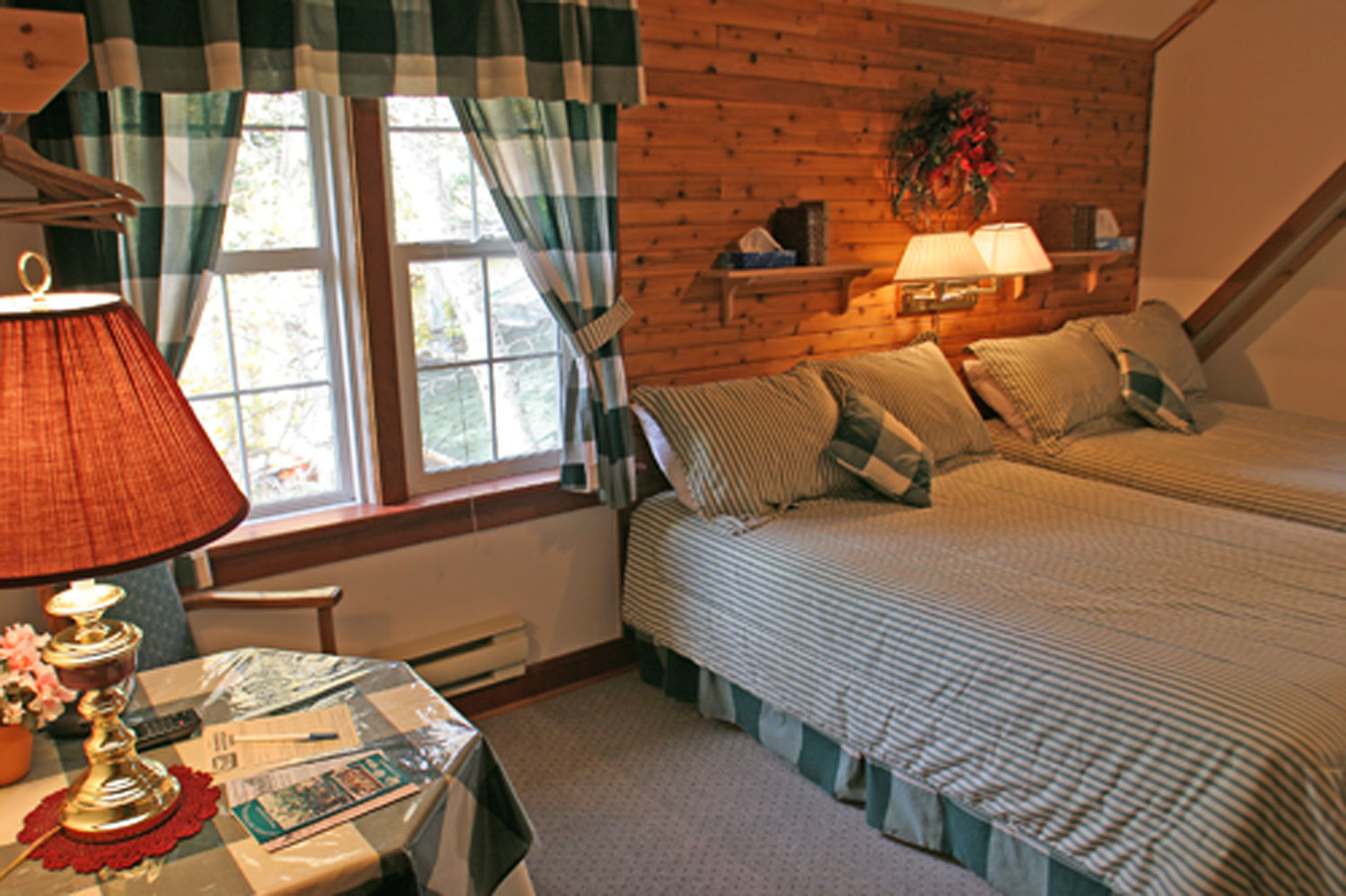 Crandell Mountain Lodge Waterton Park