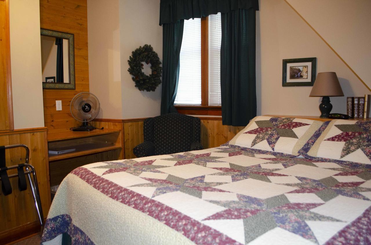 Crandell Mountain Lodge *