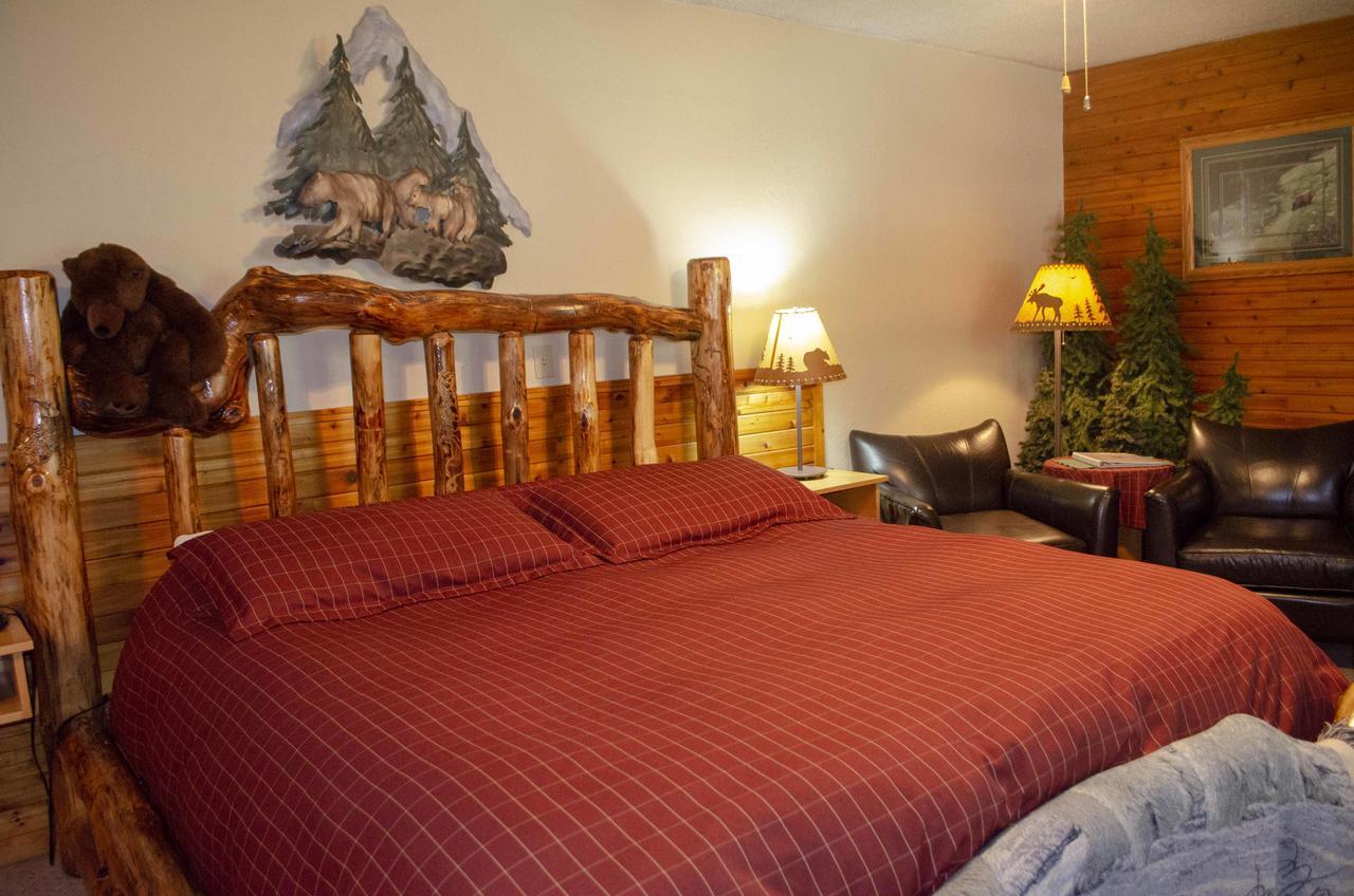 Crandell Mountain Lodge *