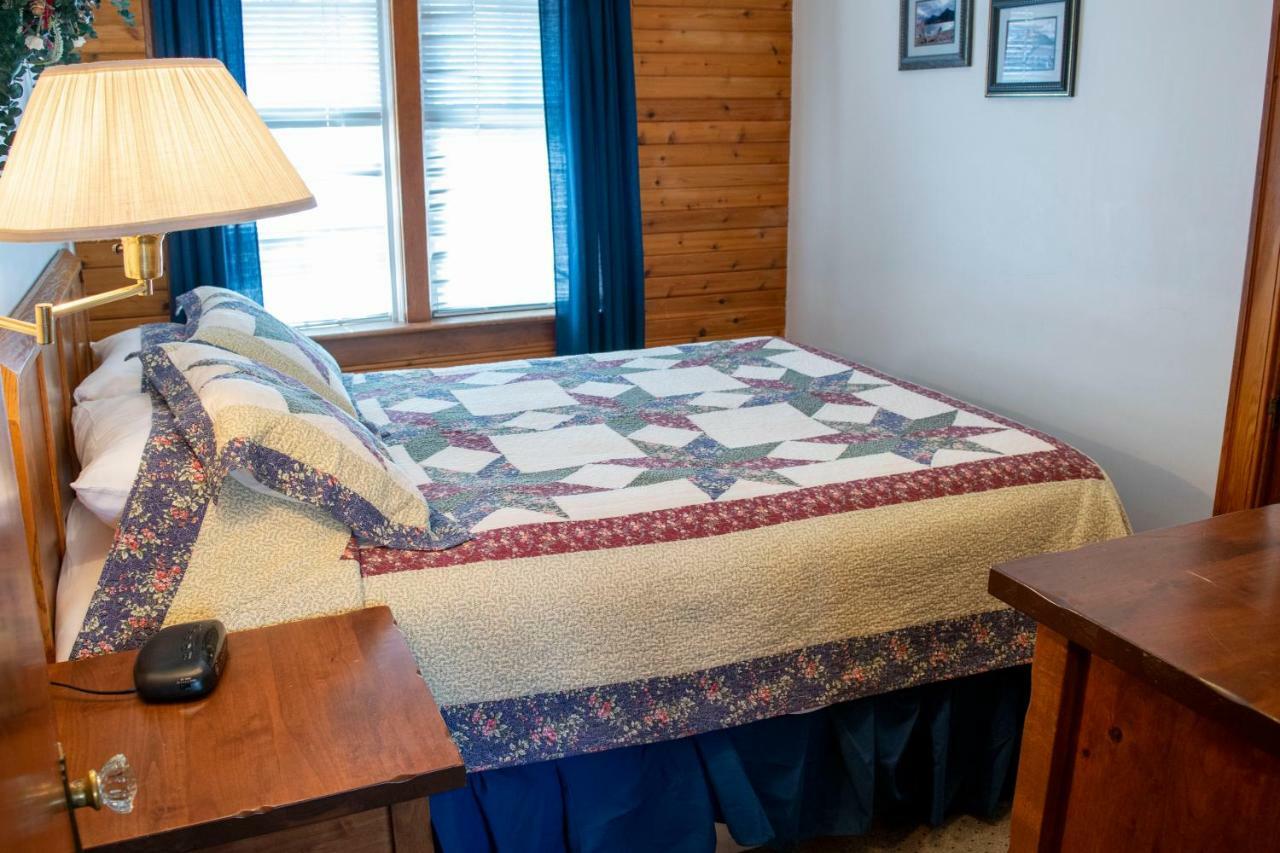 Lodge Crandell Mountain *